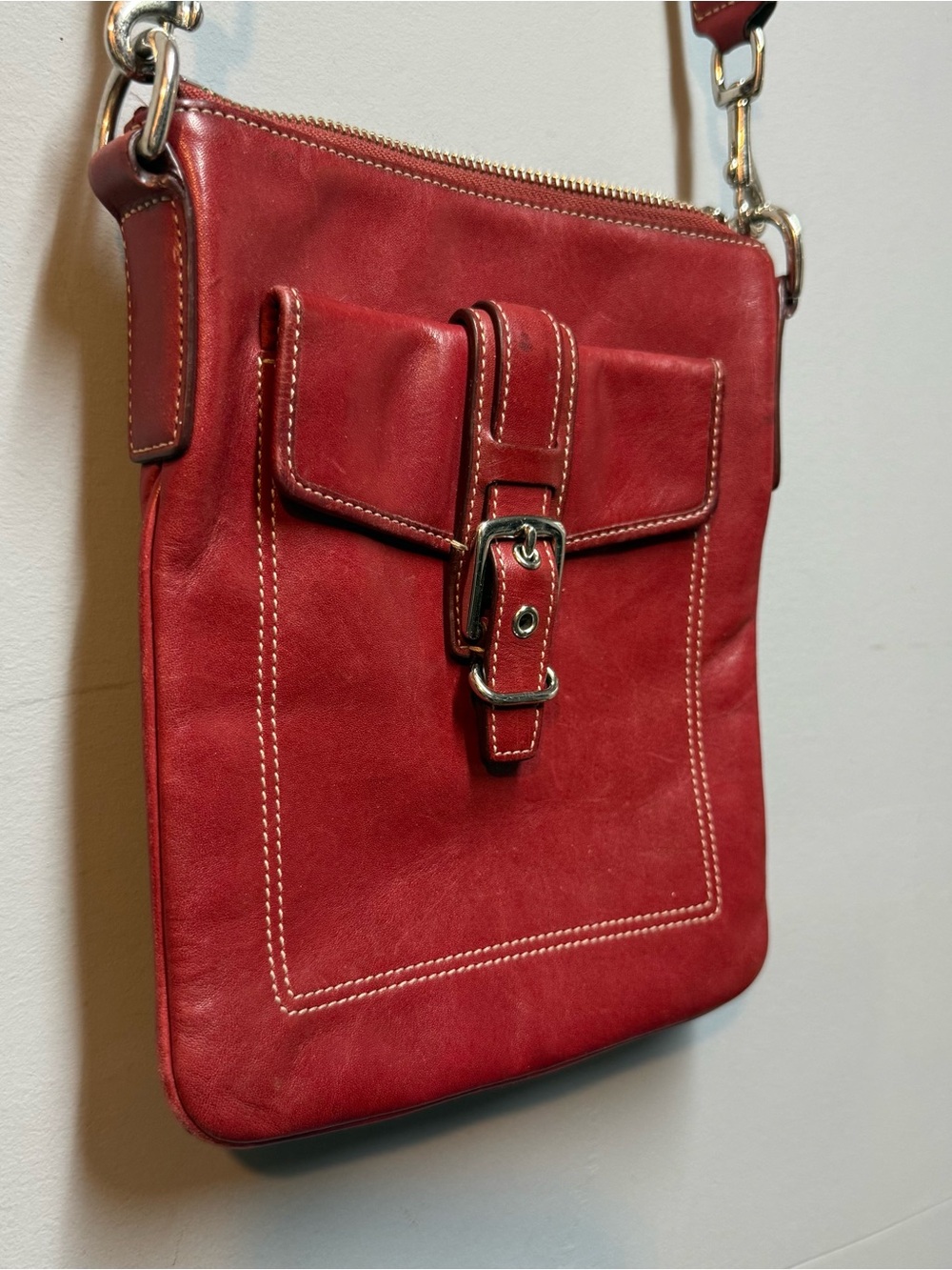 vintage - Coach - Red Leather Crossbody Bag with Front & back Pockets - Picture 4 of 12